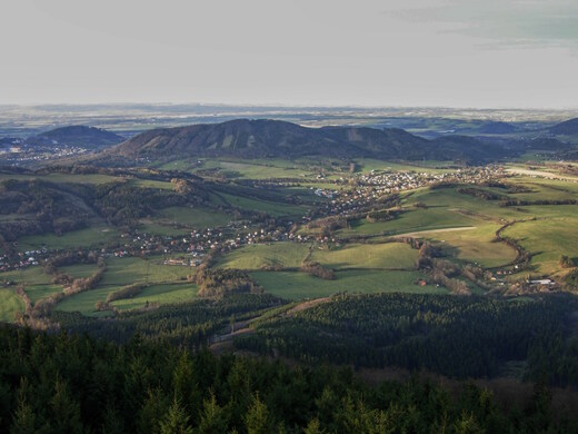 Výhled z Velkého Javorníku na Bordovice a Lichnov